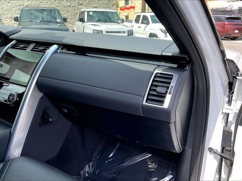 Certified 2025 Land Rover Discovery S AWD/4WD image 18