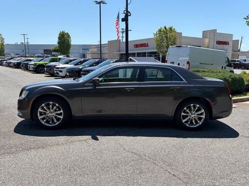 Used 2016 Chrysler 300 Limited w/ Driver Convenience Group AWD/4WD image 4