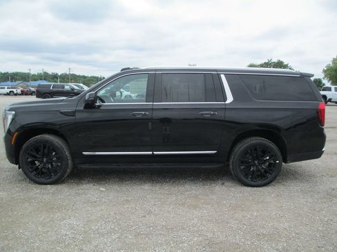 New 2026 GMC Yukon XL Elevation w/ Elevation Premium Package AWD/4WD image 7