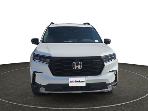 Used 2025 Honda Pilot TrailSport image 10