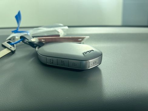 New 2025 Kia K4 LXS image 36