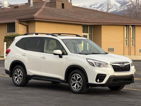 Used 2021 Subaru Forester Premium image 3