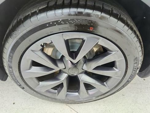 Used 2024 Tesla Model X image 57