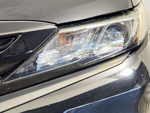 Used 2021 Toyota Camry SE image 12