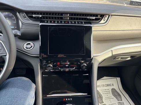 New 2025 Jeep Grand Cherokee Altitude image 12