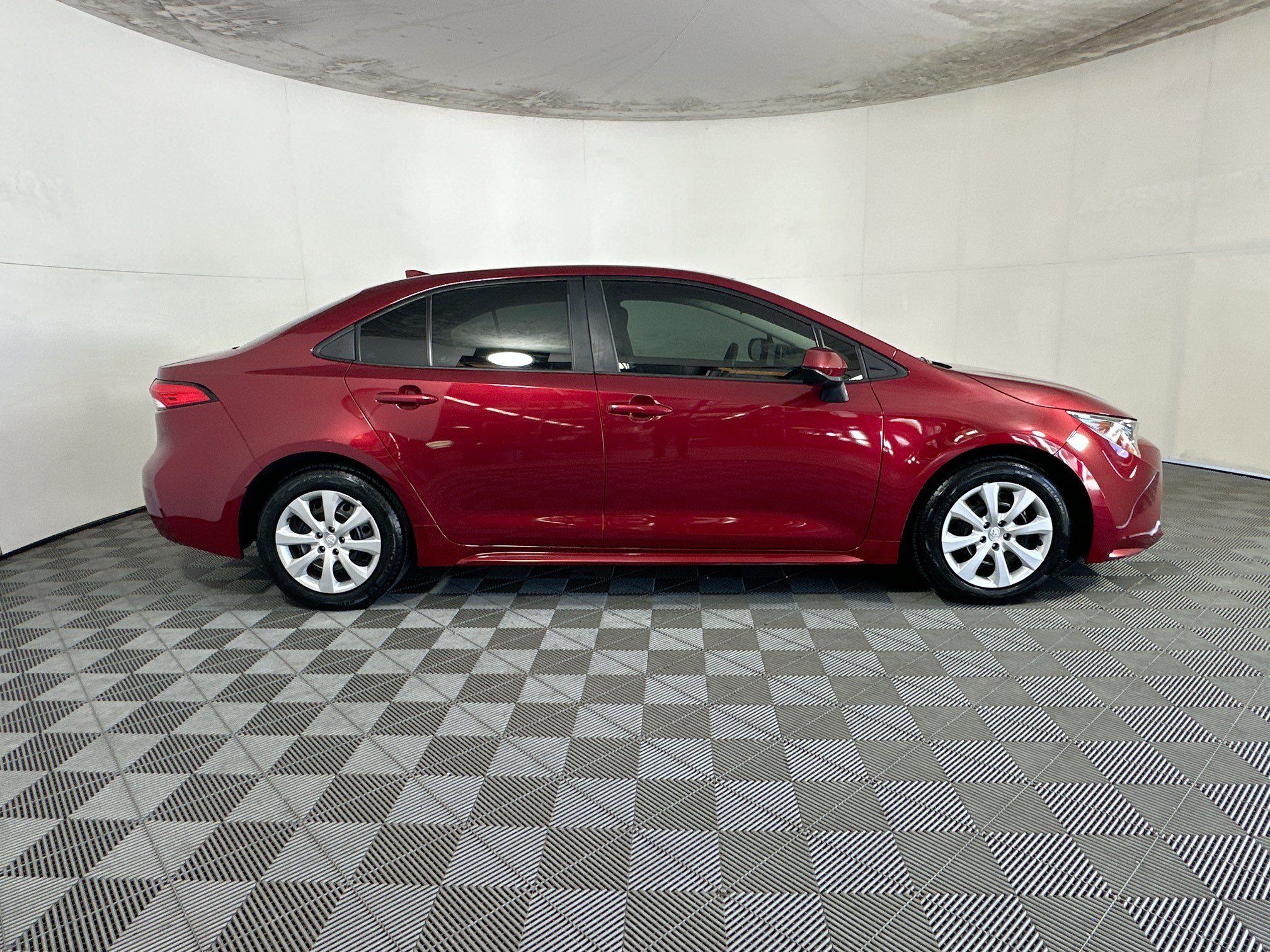 Used 2024 Toyota Corolla LE FWD image 2