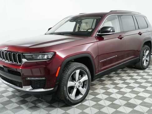 Used 2021 Jeep Grand Cherokee L Limited w/ Luxury Tech Group II image 3