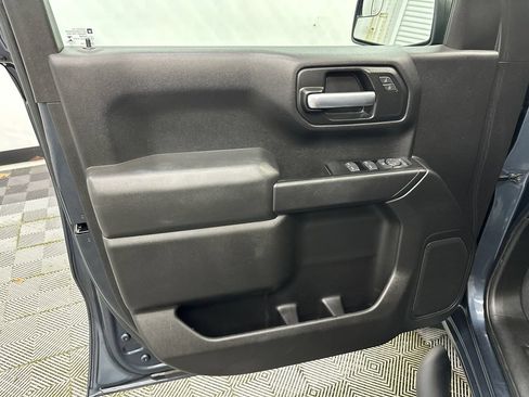 Used 2019 Chevrolet Silverado 1500 Custom Trail Boss w/ Custom Convenience Package AWD/4WD image 10