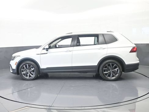 Used 2023 Volkswagen Tiguan SE FWD image 3