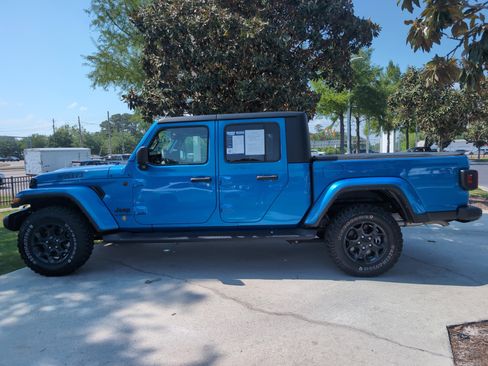Used 2023 Jeep Gladiator Sport AWD/4WD image 7