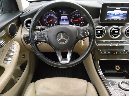 Used 2019 Mercedes-Benz GLC 300 4MATIC w/ Premium Package image 22