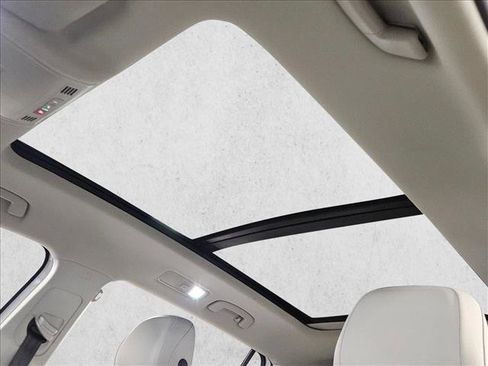 Used 2021 Volkswagen Tiguan SE w/ Panoramic Sunroof Package FWD image 15