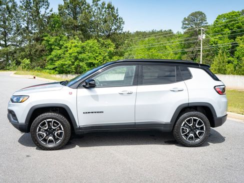 Used 2024 Jeep Compass Trailhawk AWD/4WD image 5