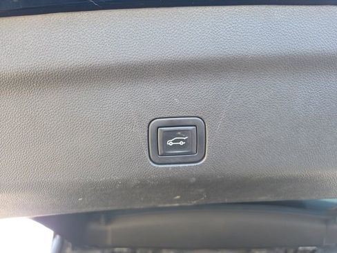 Used 2022 Chevrolet Tahoe Z71 w/ Z71 Off-Road Package image 13