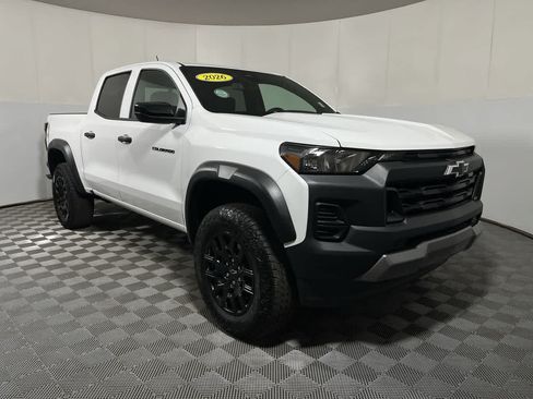 Used 2026 Chevrolet Colorado Trail Boss AWD/4WD image 2