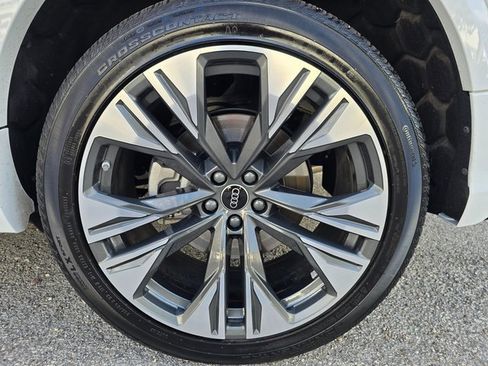 Used 2025 Audi Q8 Premium Plus image 16