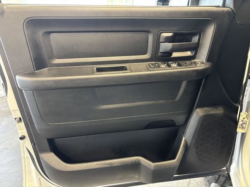 Used 2024 RAM 2500 Tradesman w/ Chrome Appearance Group image 27