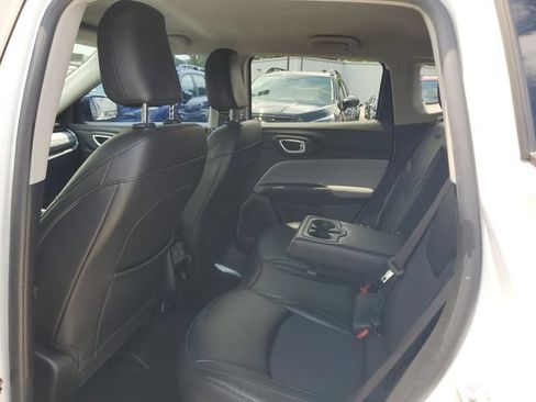 Used 2022 Jeep Compass Latitude FWD image 13
