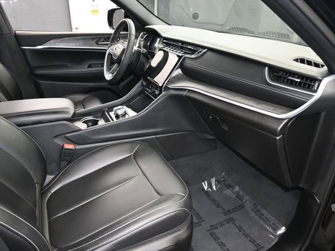 Used 2024 Jeep Grand Cherokee L Limited image 38