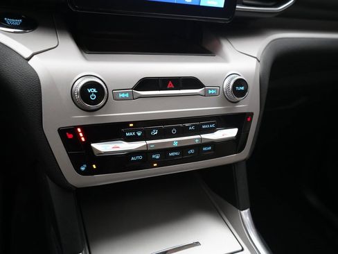 Used 2023 Ford Explorer XLT w/ Equipment Group 202A image 21