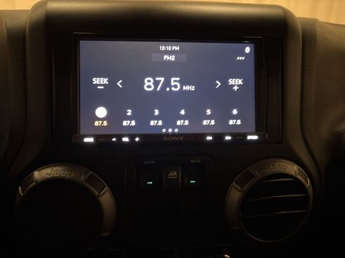 Used 2015 Jeep Wrangler Sport w/ Quick Order Package 24S image 17