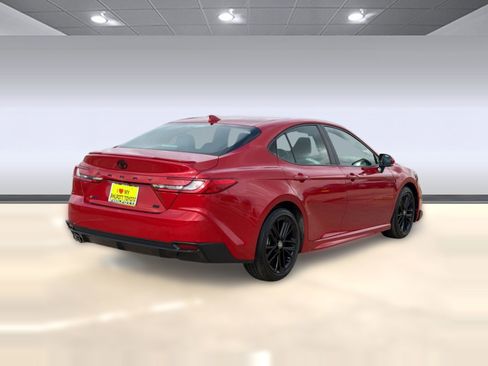 Used 2025 Toyota Camry SE w/ Convenience Package image 9