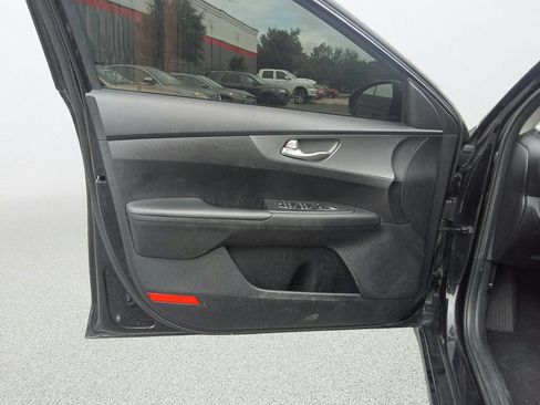 Used 2019 Kia Forte LXS FWD image 17