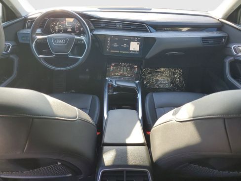 Used 2022 Audi e-tron Premium w/ Convenience Plus Package image 11