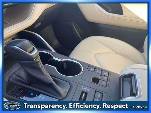 Certified 2023 Toyota Highlander XLE image 28