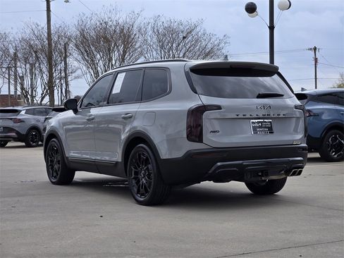 Certified 2022 Kia Telluride SX w/ SX Prestige Package image 3
