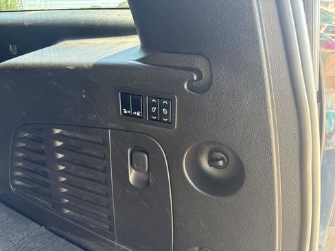 Used 2016 Cadillac Escalade ESV Premium image 16