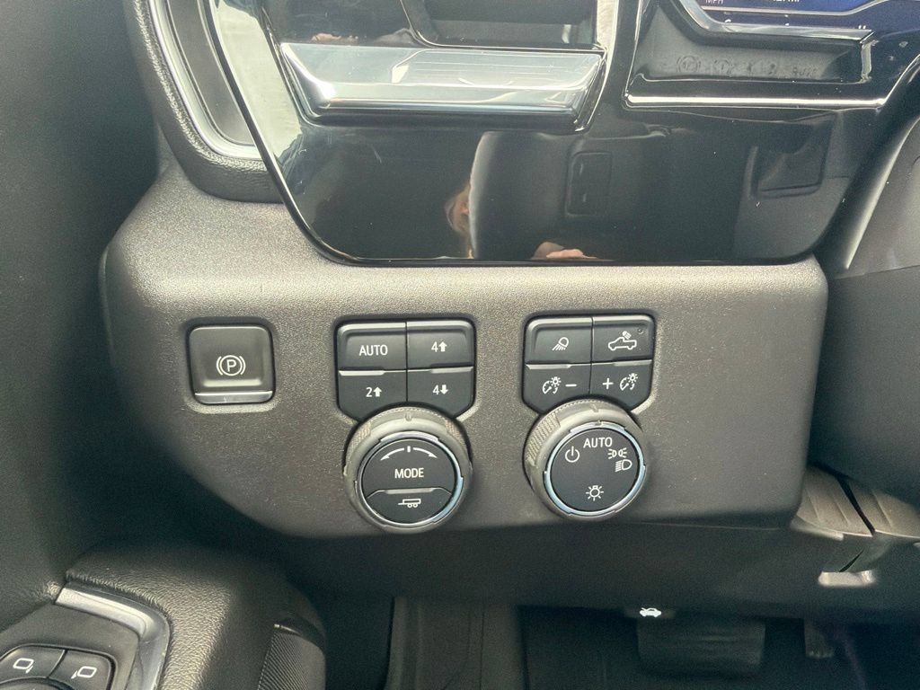 Used 2024 Chevrolet Silverado 1500 LT w/ Z71 Off-Road Package AWD/4WD image 12