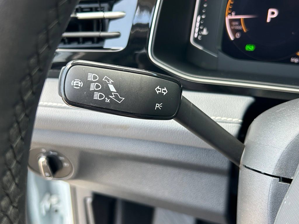 Certified 2025 Volkswagen Jetta SEL FWD image 44