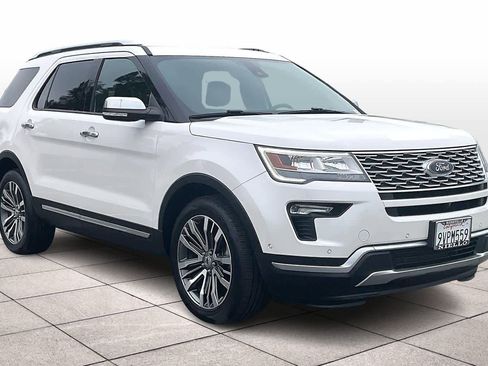 Used 2019 Ford Explorer Platinum image 2