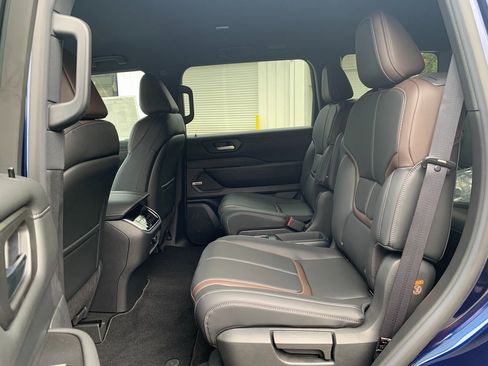 New 2026 Nissan Armada SL w/ Captain's Chari Seat Package image 22