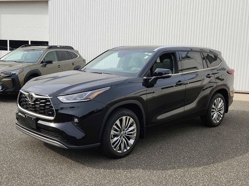 Used 2026 Toyota Highlander Platinum AWD/4WD image 3