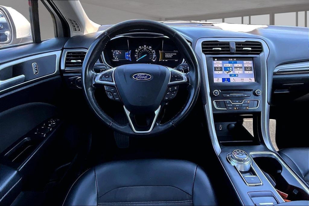 Used 2017 Ford Fusion SE w/ Equipment Group 201A FWD image 5