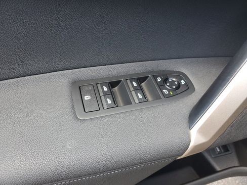 Used 2024 BMW iX xDrive50 w/ Sport Package AWD/4WD image 8