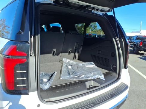 New 2026 Chevrolet Suburban LS image 30