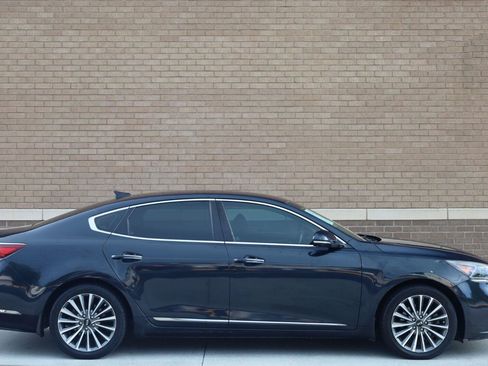 Used 2017 Kia Cadenza Premium FWD image 3