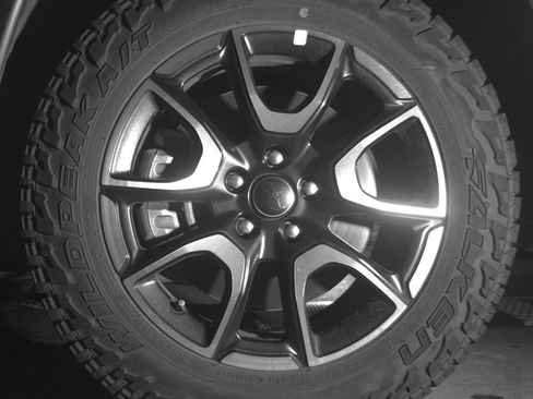Used 2025 Jeep Compass Trailhawk AWD/4WD image 11
