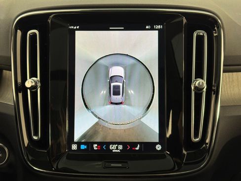 Used 2023 Volvo XC40 B5 Ultimate w/ Protection Package Premier image 26