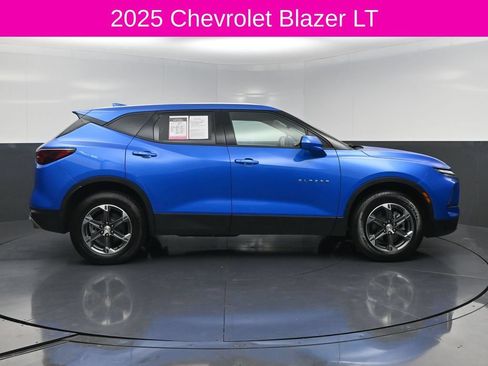 Used 2025 Chevrolet Blazer LT AWD/4WD image 4