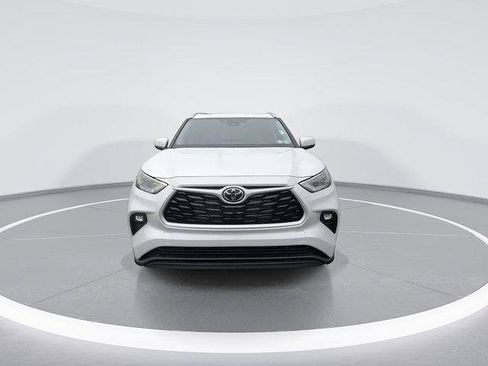 Certified 2026 Toyota Highlander XLE image 5