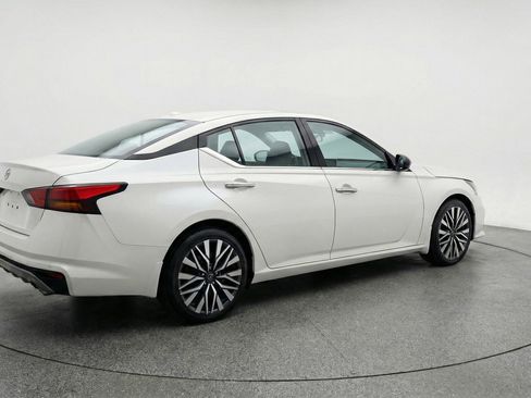 Used 2025 Nissan Altima 2.5 SV image 9