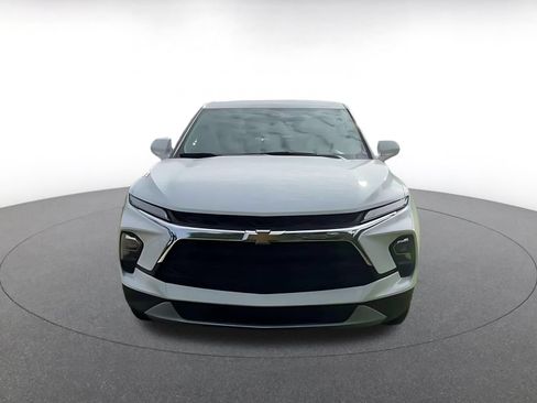 Used 2025 Chevrolet Blazer LT FWD image 3