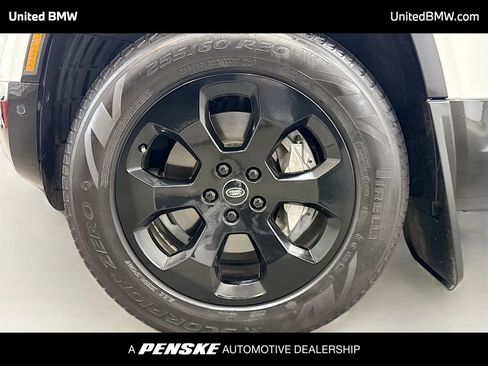 Used 2024 Land Rover Defender 110 X-Dynamic SE AWD/4WD image 2