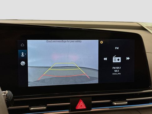 Used 2025 Hyundai Elantra SEL image 23