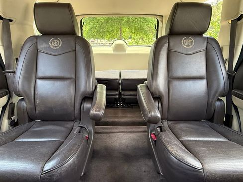 Used 2013 Cadillac Escalade Platinum RWD image 40