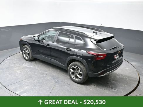 Used 2025 Chevrolet Trax LT image 47